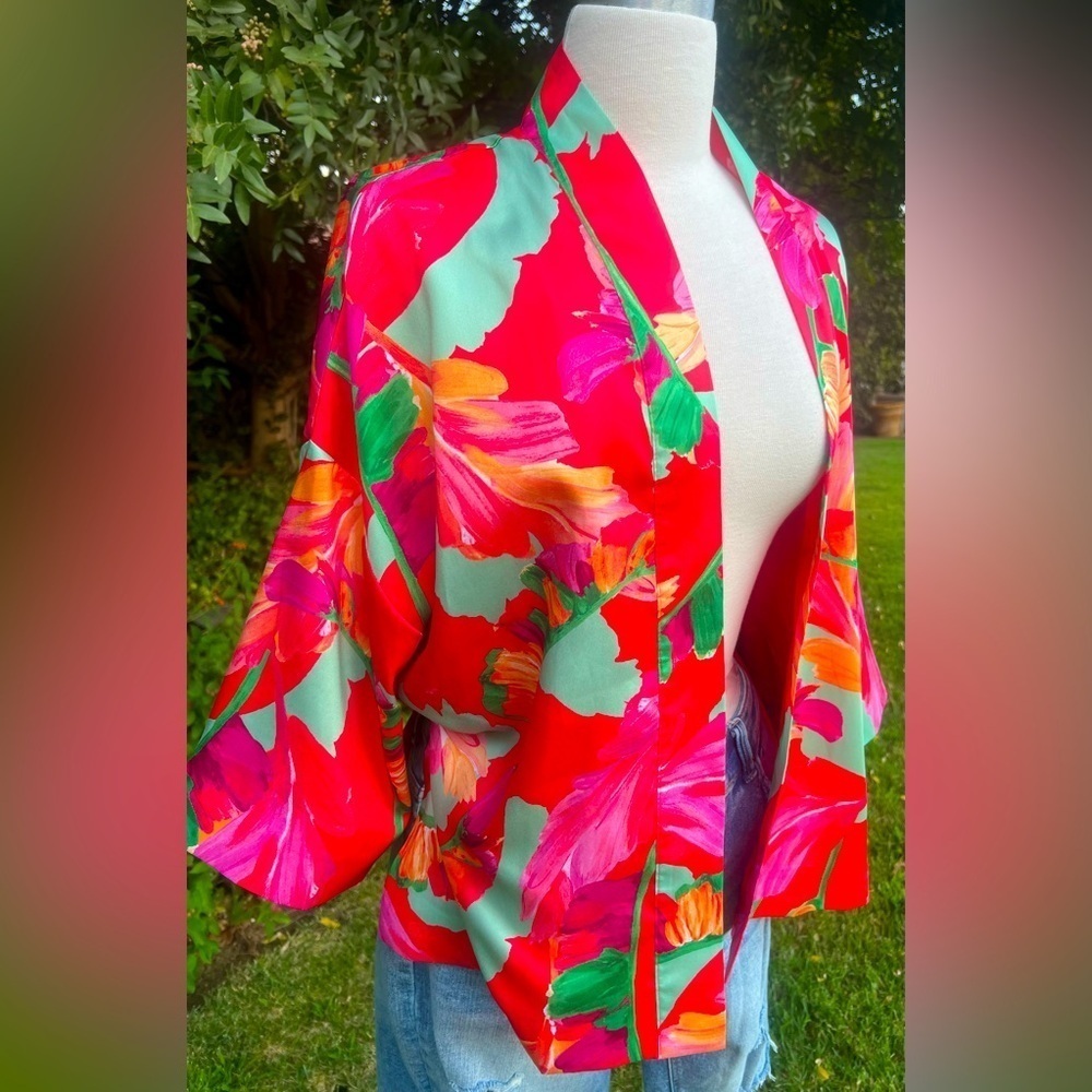 NWOT - Chico's Vibrant Floral Kimono Jacket - Red and Green